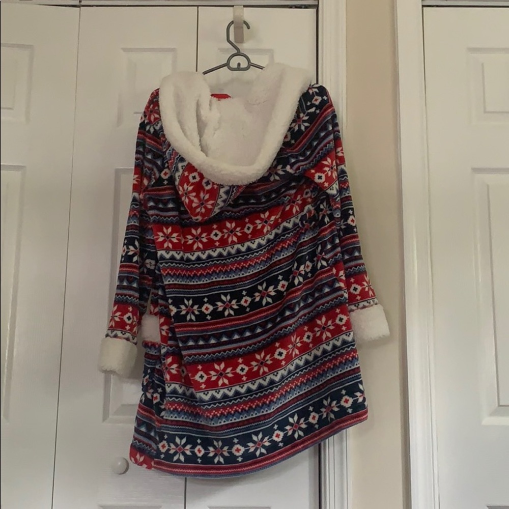 Childs Robe. - Picture 2 of 2
